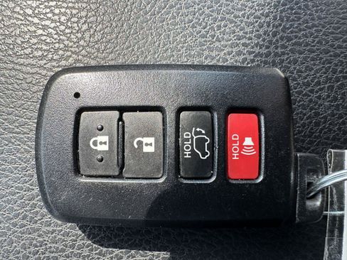 Used 2016 Toyota RAV4 XLE w/ Convenience Package AWD/4WD image 14