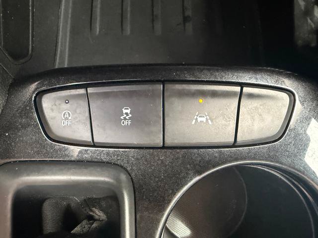 Used 2021 Chevrolet TrailBlazer LS w/ LPO, Blackout Package FWD image 17