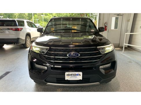 Used 2023 Ford Explorer XLT w/ Equipment Group 202A AWD/4WD image 2