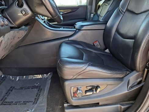 Used 2018 Cadillac Escalade ESV Platinum image 11