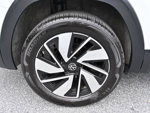 Used 2024 Volkswagen Atlas SE image 39