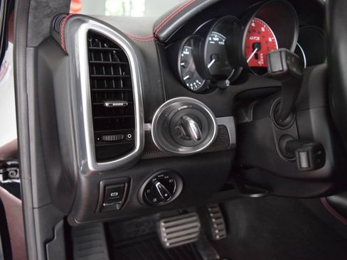 Used 2017 Porsche Cayenne GTS AWD/4WD image 38