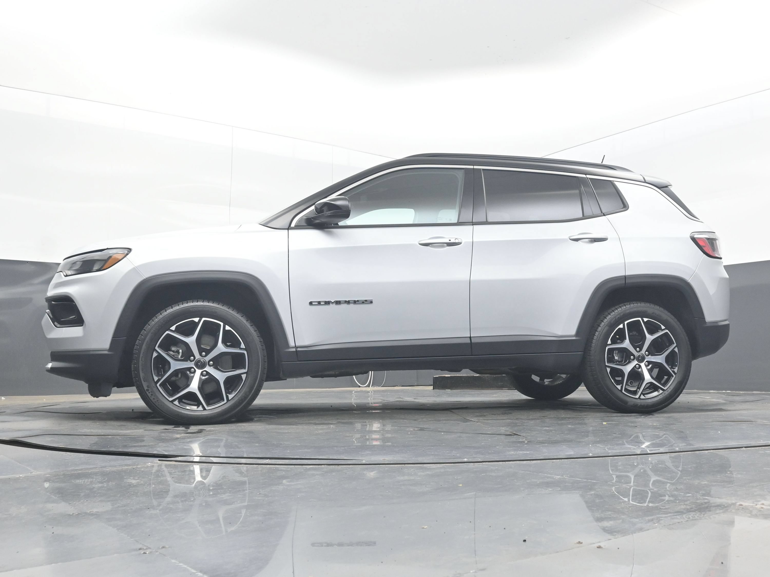 Used 2025 Jeep Compass Limited AWD/4WD image 27
