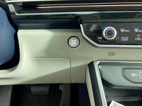 Certified 2025 Kia Carnival SX Prestige FWD image 20