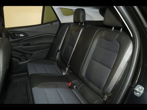 Used 2025 Chevrolet Trax LT w/ Driver Confidence Package FWD image 26