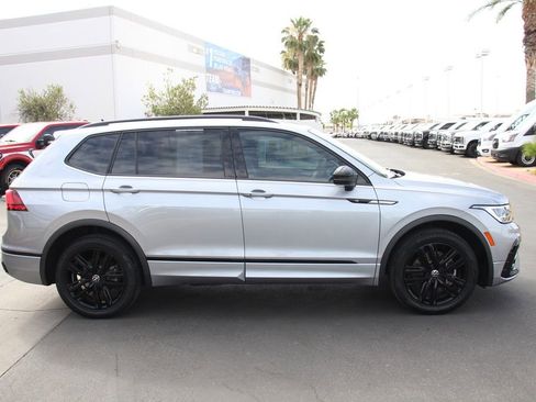 Used 2022 Volkswagen Tiguan SE R-Line FWD image 9