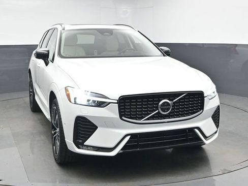 Used 2023 Volvo XC60 B5 Plus w/ Climate Package image 2