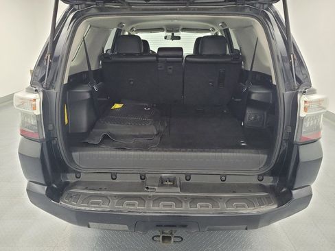 Used 2018 Toyota 4Runner SR5 AWD/4WD image 29
