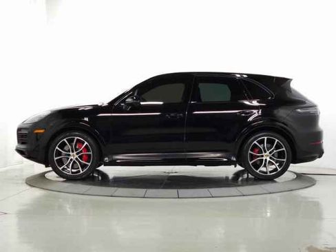 Used 2021 Porsche Cayenne GTS image 3