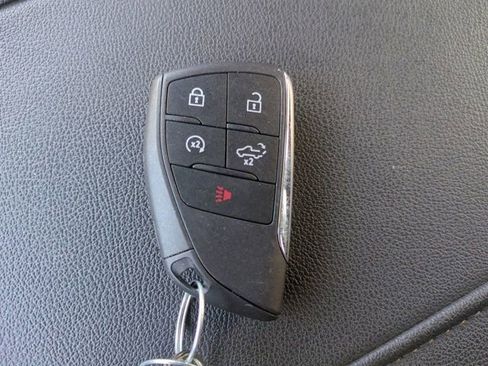 Used 2025 GMC Sierra 2500 SLE image 28