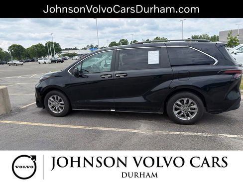 Used 2024 Toyota Sienna XLE FWD image 4