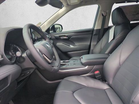 Certified 2026 Toyota Highlander XLE image 4