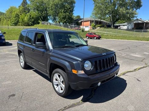 Used 2014 Jeep Patriot Latitude AWD/4WD image 2