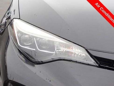 Certified 2017 Toyota Corolla XSE image 6