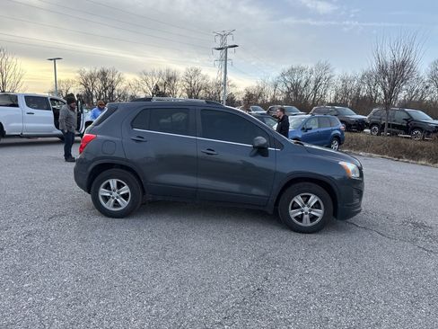 Used 2016 Chevrolet Trax LT w/ LT Sun and Sound Package image 30