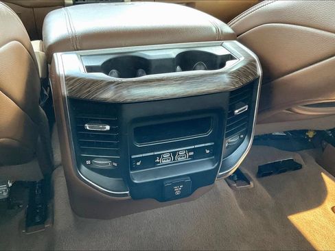 Used 2019 RAM 1500 Laramie AWD/4WD image 9