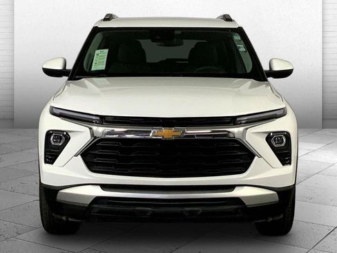 Used 2025 Chevrolet TrailBlazer LT AWD/4WD image 2