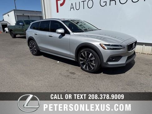 Used 2024 Volvo V60 B5 Cross Country Ultimate AWD/4WD image 2