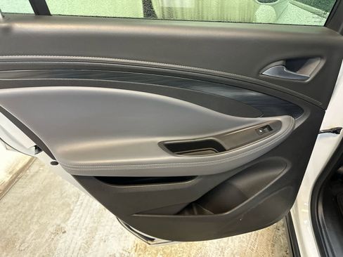 Used 2020 Buick Envision Essence image 28