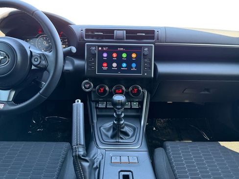 Used 2025 Toyota GR86 w/ ALL Weather Mat Package (TMS) RWD image 12