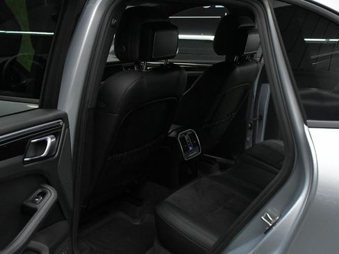 Used 2018 Porsche Macan AWD/4WD image 32