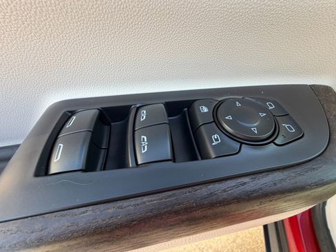 Used 2021 GMC Acadia Denali w/ Denali Technology Package FWD image 9