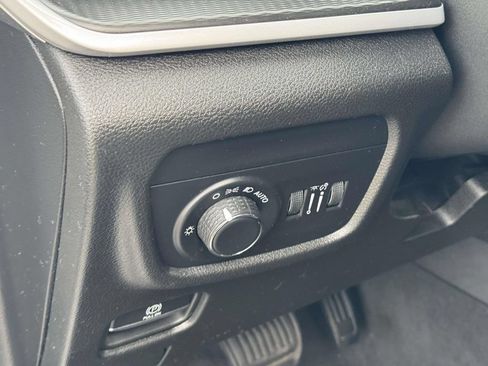 Used 2023 Jeep Grand Cherokee Altitude AWD/4WD image 18