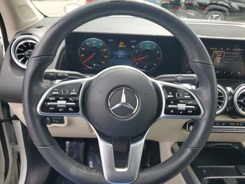 Used 2023 Mercedes-Benz GLB 250 w/ Premium Package image 26