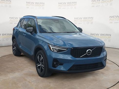 Certified 2023 Volvo XC40 B5 Plus w/ Protection Package AWD/4WD image 7