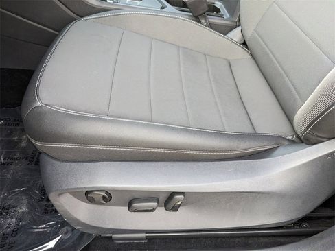 Certified 2024 Volkswagen Taos SE w/ Panoramic Sunroof Package image 23