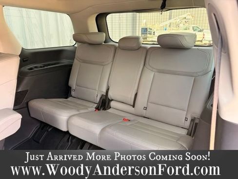 Used 2025 Ford Expedition Active AWD/4WD image 9