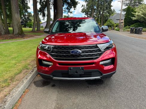 Used 2021 Ford Explorer XLT w/ Equipment Group 202A AWD/4WD image 8
