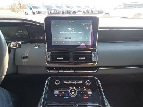 Used 2020 Lincoln Navigator Reserve w/ Luxury Package AWD/4WD image 34