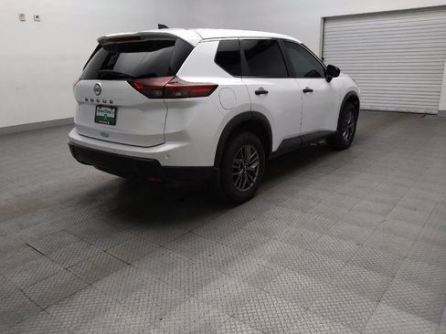 Used 2024 Nissan Rogue S FWD image 9