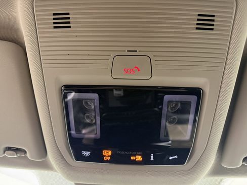 Used 2025 Volkswagen Atlas SE image 23