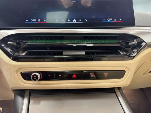 Used 2025 BMW 330i xDrive Sedan image 25