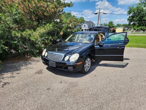 Used 2009 Mercedes-Benz E 350 4MATIC Sedan image 22