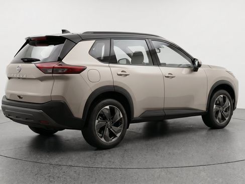 Used 2025 Nissan Rogue SV AWD/4WD image 9