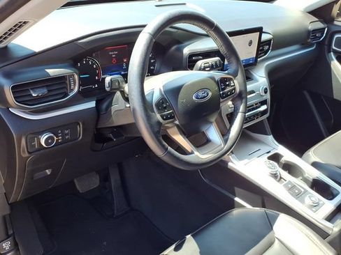 Certified 2022 Ford Explorer XLT w/ Equipment Group 202A AWD/4WD image 18