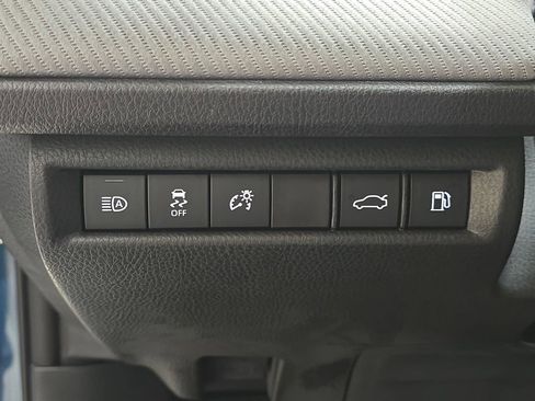 Used 2025 Toyota Camry SE image 24