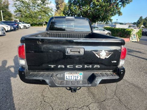 Used 2021 Toyota Tacoma TRD Sport w/ Technology Package AWD/4WD image 4