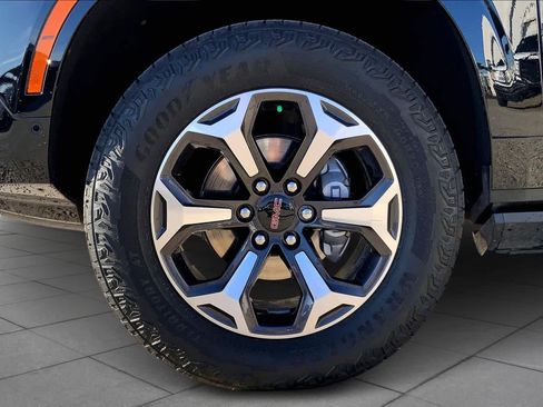 Certified 2025 GMC Yukon AT4 Ultimate w/ LPO, Illumination Package image 10