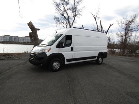 Used 2024 RAM ProMaster 2500 w/ Convenience Group image 2