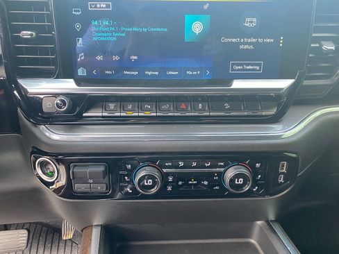 Used 2024 Chevrolet Silverado 2500 High Country w/ High Country Premium Package AWD/4WD image 18