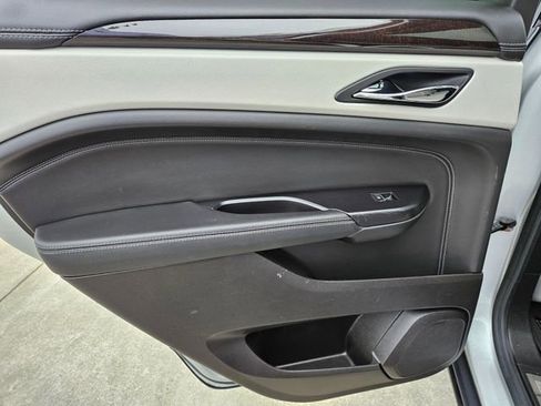 Used 2016 Cadillac SRX Luxury AWD/4WD image 16