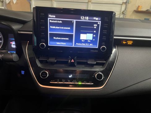 Used 2022 Toyota Corolla LE w/ LE Convenience Package FWD image 18