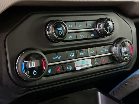 Used 2024 Ford Bronco Wildtrak image 17