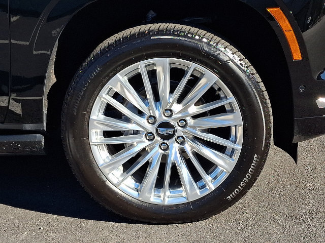 Used 2026 Cadillac Escalade ESV Luxury w/ LPO, Floor Liner Package AWD/4WD image 8