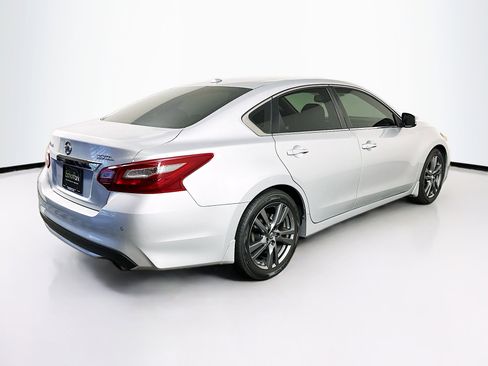 Used 2018 Nissan Altima 3.5 SL image 9