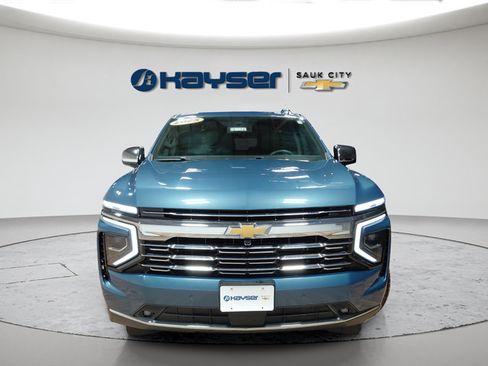 Used 2025 Chevrolet Suburban Premier AWD/4WD image 2